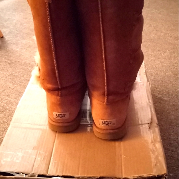 Chestnut Brown Bailey 3 Button UGG Boots Women's Size 8 - Picture 4 of 5